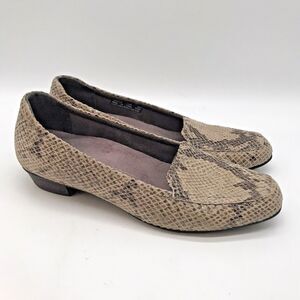 Clarks Everyday Women's 7.5M Tan Snakeskin Embossed Leather Shoes 26064133